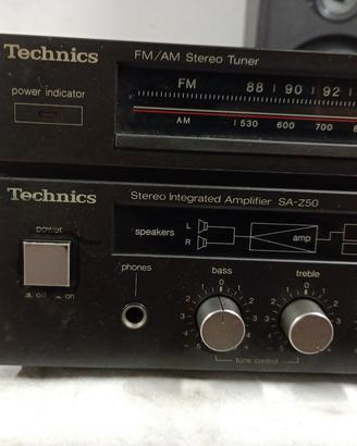 Amplificatore vintage TECHINCS con radio, bello.