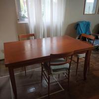 tavolo da pranzo con 4 sedie