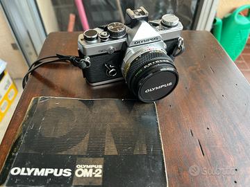 Macchina fotogr. vintage Olympus OM2 + obiettivo