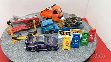 Lotto misto macchinine varie e accessori.