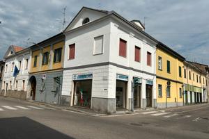 Negozio centralissimo con appartamento