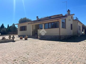 4 LOCALI A AMELIA