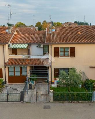 VILLA A SCHIERA A CASTELNOVO DI SOTTO