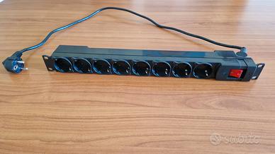 MONACOR RCS-18 Rack-mount power strip