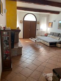 Casa indipendente su tre lati