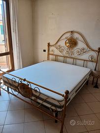 letto con testata e fondo letto