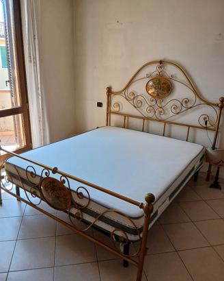 letto con testata e fondo letto