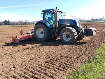 Trattore agricolo new Holland 7050