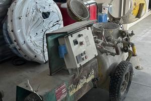 Pompa mondial 220