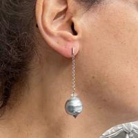 Orecchini pendenti con perla