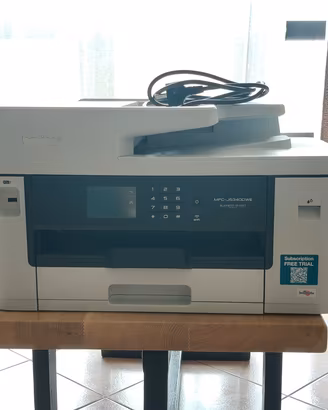 Stampante a colori multifunzione Brother