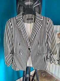 Blazer donna a righe bianco e nero – elegante