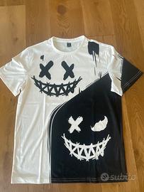 t-shirt bianca e nera