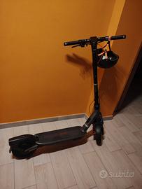 Monopattino Elettrico Ninebot F3 E. 