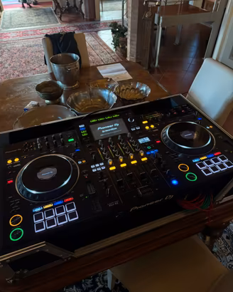 Piooner Xdj xz + magma case + decksaver etc.