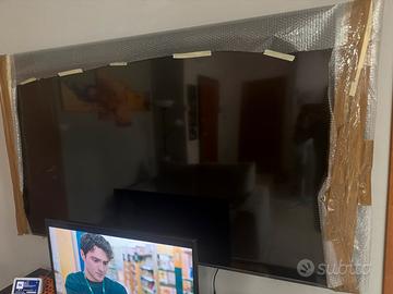 Tv Smart 82” Samsung con display da sostotuire