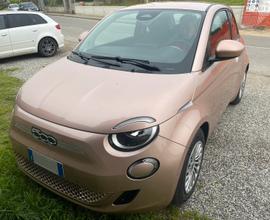 Nuova Fiat 500e elettrica 118cv 87 KW