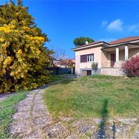 Villa indipendente con ampio giardino