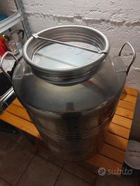 Due fusti in acciaio per olio di oliva
