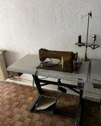 Macchina da cucire industriale Necchi linea piana