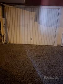 posto moto in garage.