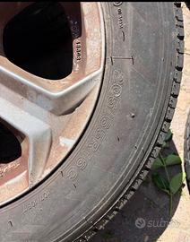 6 gomme misura 205/65/16 con cerchi in lega