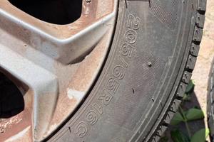 6 gomme misura 205/65/16 con cerchi in lega