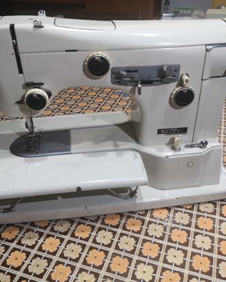 macchina da cucire Necchi