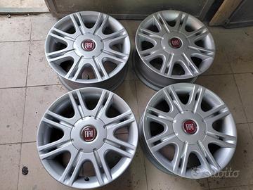 Cerchi in lega da 15 pollici per Fiat panda