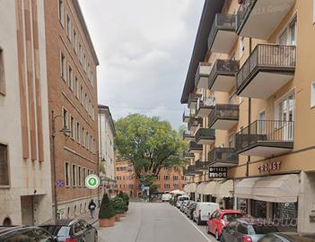 Centro storico, negozio con magazzino