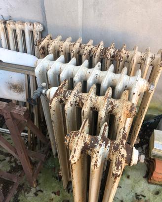 Termosifoni 1920 radiatori in ghisa con piedini