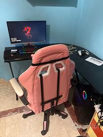 Postazione gaming completa di sedia e scrivania