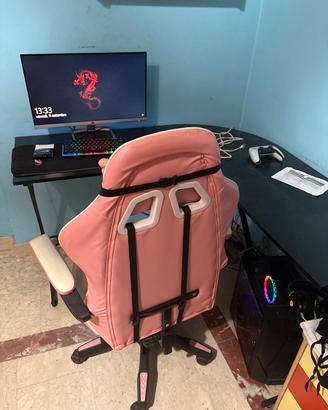 Postazione gaming completa di sedia e scrivania