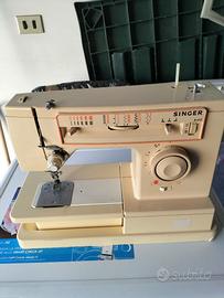 Macchina da cucire elettrica Singer modello Solari