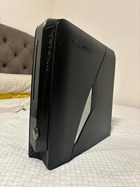 Alienware X51 completo di mouse e tastiera.