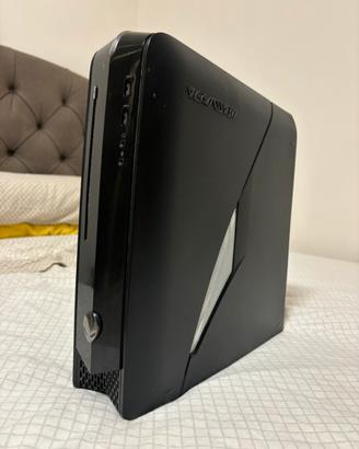 Alienware X51 completo di mouse e tastiera.