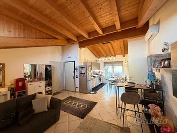 ULTIMO PIANO CON TERRAZZA IN PICCOLO CONTESTO