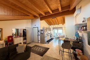 ULTIMO PIANO CON TERRAZZA IN PICCOLO CONTESTO