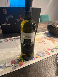 Bottiglia di vino bianco Cahrdonnay