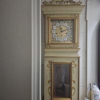 antico orologio a pendolo da terra