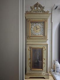 antico orologio a pendolo da terra