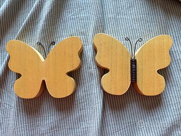Farfalle gialle in legno
