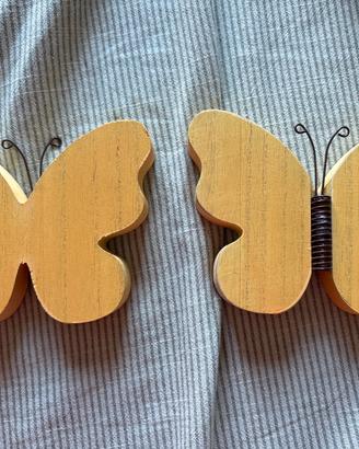 Farfalle gialle in legno