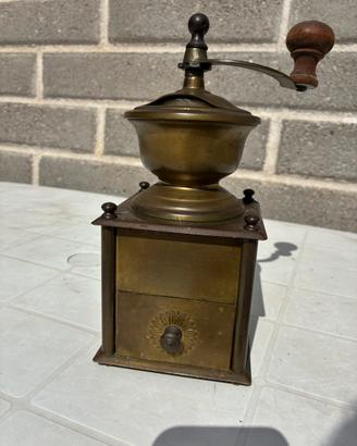 Macinino antico di ottone grande da collezione
