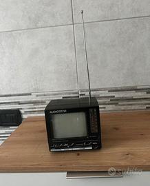tv portatile vintage in bianco e nero audiostar