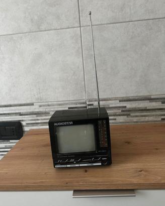 tv portatile vintage in bianco e nero audiostar
