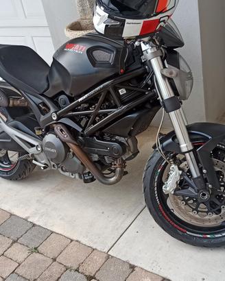 Ducati Monster 696