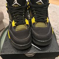 Air Jordan Retro nere e gialle