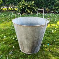 secchio in ferro vincato vintage