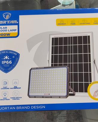 Faro con pannello solare da 5000w